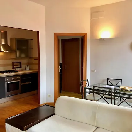 Candia Bright Vatican Apartment *